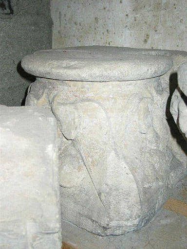 Chapiteau engagé_0