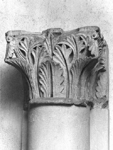 Chapiteau engagé imitation corinthien (église Notre-Dame de Corbeil)_0