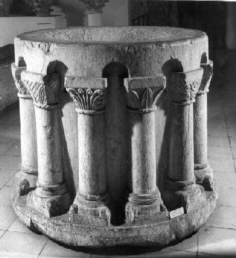 Vasque de fontaine (prieuré Saint-Michel de Grandmont)_0