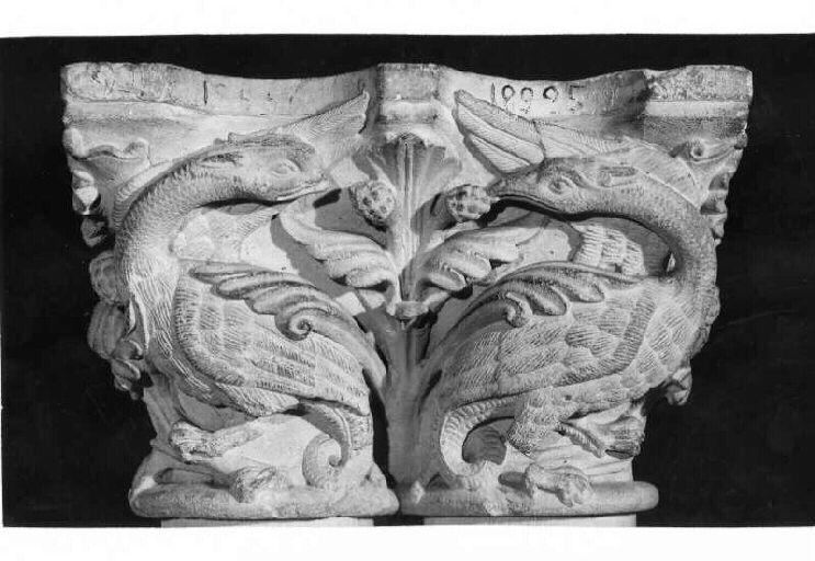 Chapiteau double à oiseaux fabuleux (Saint-Denis)_0