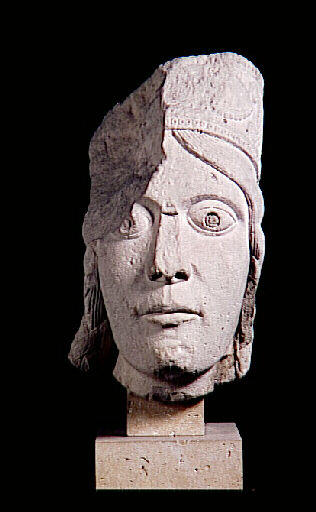 Tête de reine (abbatiale de Saint-Denis)_0