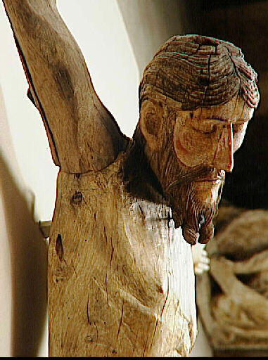 Statue de Christ en croix (commanderie des chevaliers de Saint-Jean du Puy)_4