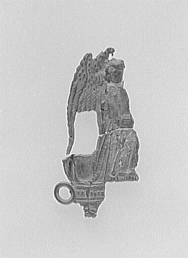 FRAGMENT D'ENSEIGNE DE PELERINAGE : ANGE_0