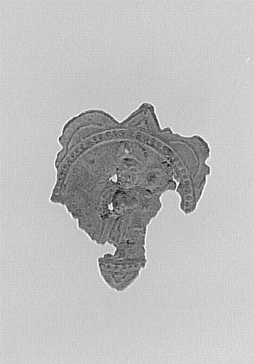 FRAGMENT D'ENSEIGNE DE PELERINAGE : VIERGE A L'ENFANT_0