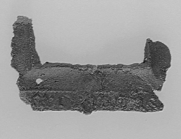 FRAGMENT D'ENSEIGNE DE PELERINAGE : NOTRE DAME_0