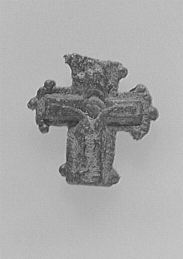 CHRIST EN CROIX ET VIERGE A L'ENFANT_0