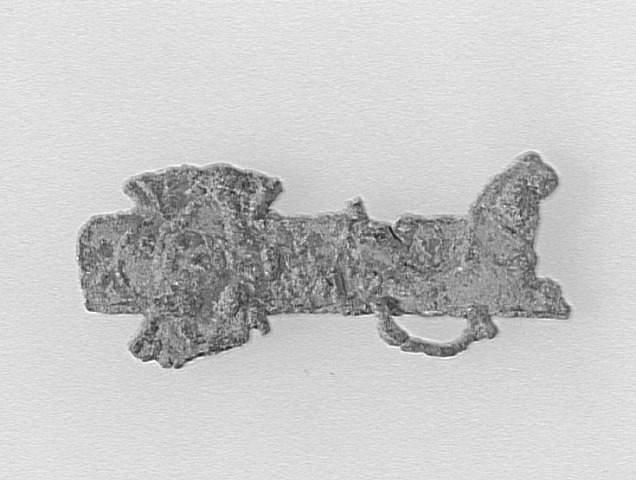 FRAGMENT D'ENSEIGNE DE PÈLERINAGE : CROIX_0