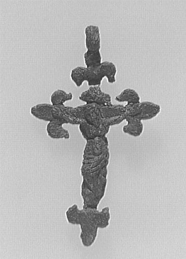 CHRIST EN CROIX ET VIERGE A L'ENFANT_0