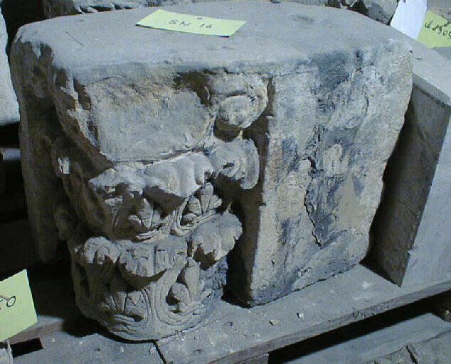Chapiteau d'angle (église abbatiale Sainte-Geneviève de Paris)_0