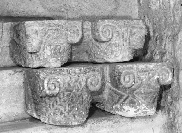 Chapiteau double à décor géométrique (Deuil-la-Barre)_0