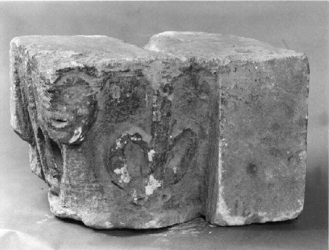 Chapiteau d'angle (Deuil-la-Barre)_0