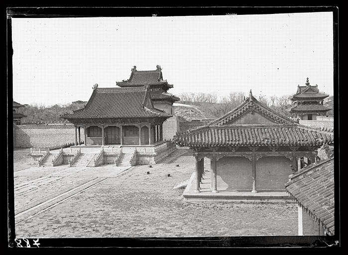[Mandchourie, Liaoning]. Sépulture Tchao ling [Zhaoling], la cour principale_0