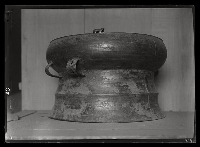 [Mandchourie, Liaoning]. Tambour de bronze (IV) dans le palais de Moukden [cf. AP13399]_0