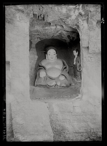 [Shandong]. Tsi-nan fou [Jinanfu], Ts'ien fo chan [Qianfoshan] ('montagne des mille Buddha'), première cour du temple, détail_0