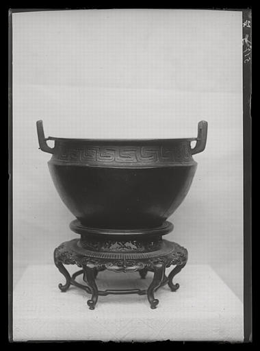 [Shandong] Chan-tong. Wei hien [Weixian], collection de M. Tchang Yu-ts'ong [Zhang Yucong], vase de bronze_0
