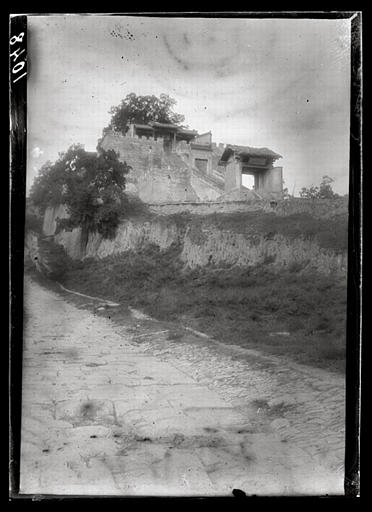 [Shaanxi]. Temple funéraire de Sseu-ma Ts'ien [Sima Qian] à Tche-tch'ouan [Zhichuan], au sud de Han-tch'eng hien [Hanchengxian], vue d'ensemble du temple_0