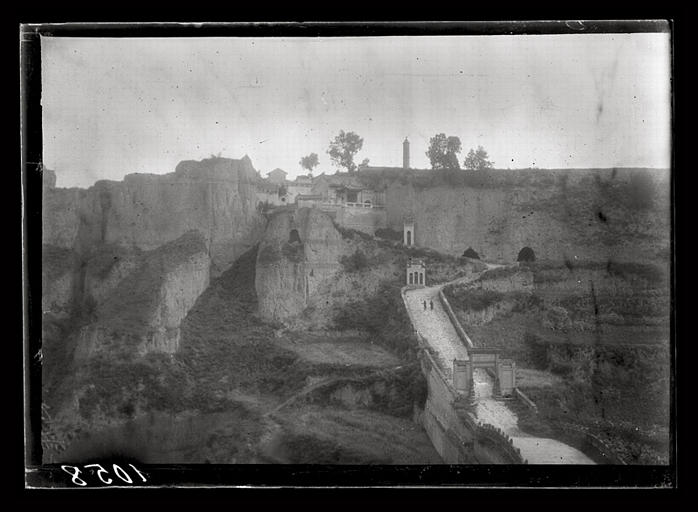 [Shaanxi] Chàn-si. Au nord de Han-tch'eng hien [Hanchengxian], sur la route de Long-men [Longmen]_0