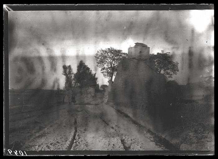 [Shanxi]. Tour de guette sur la route_0