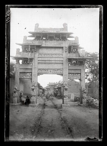 [Shanxi]. Arc de triomphe à P'ing-yao hien [Pingyaoxian]_0