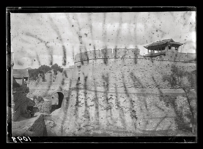 [Shanxi]. Wou t'ai hien [Wutaixian], porte occidentale de la ville_0