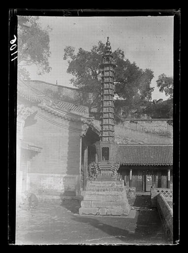 [Shanxi]. Wou t'ai chan [Wutaishan], temple Hien-t'ong sseu [Xiantongsi], une des cinq petites pagodes en bronze doré (date: 1602)_0