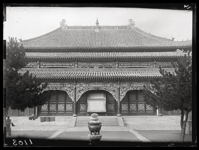 [Shanxi]. Wou t'ai chan [Wutaishan], temple Hien-t'ong sseu [Xiantongsi], salle principale_0
