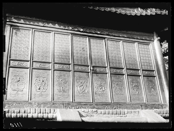 [Shanxi]. Wou t'ai chan [Wutaishan], temple Hien-t'ong sseu [Xiantongsi], face sud de la chapelle en bronze doré (date: 1630)_0