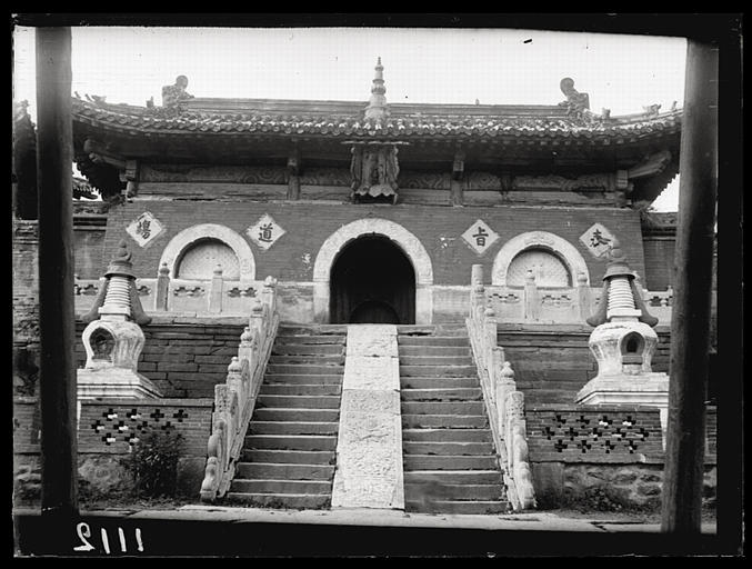 [Shanxi]. Wou t'ai chan [Wutaishan] (groupe du centre), temple Tchen-jong yuan [Zhenrongyuan]_0