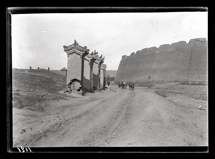 [Shanxi]. En dehors des murs de Ta-t'ong fou [Datongfu]_0