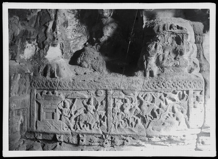 [Shanxi]. Yun-kang [Yungang], dernière des grottes situées à l'est du temple, bas de la paroi orientale_0