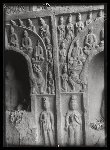 [Shanxi]. Yun-kang [Yungang], grotte B, intervalle entre deux niches de la paroi orientale_0