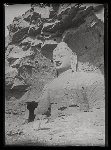 [Shanxi]. Yun-kang [Yungang], le grand Buddha vu de l'est_0