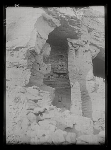 [Shanxi]. Yun-kang [Yungang], grotte n°18, le Buddha vu de profil_0