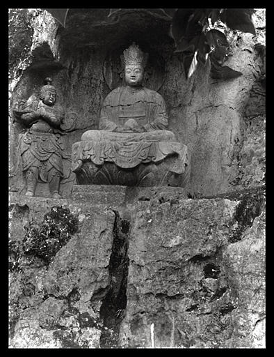 [Zhejiang] Tchö-kiang. Hang-tcheou [Hangzhou], Ling-yin sseu [Lingyinsi], Fei-lai-fong [Feilaifeng], grotte I, façade est_0