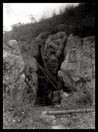 [Zhejiang] Tchö-kiang. Hang-tcheou [Hangzhou], Nan Kouan-yin tong [Nan Guanyin dong], entrée_0