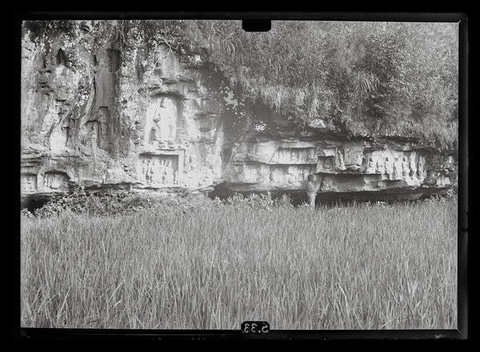 Sichuan. Jiading, sculptures rupestres du Longhongsi, partie droite de l'ensemble_0