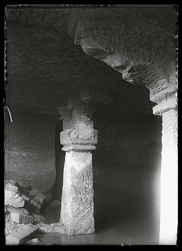 Sichuan. Jiangkou, Zhengzihao, tombe rupestre, pilier de section rectangulaire, bas-relief au dragon_0