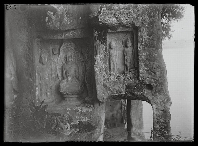 Sichuan. Jiading, Mawangdong, sculptures du pan coupé_0