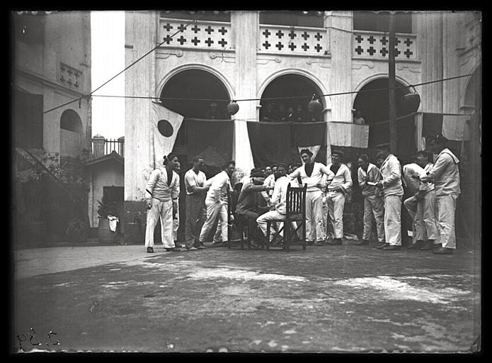 Chongqing. Fête des marins, jeux dans la cour_0