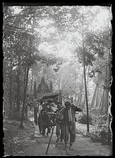 Chongqing. Laojundong, la chaise d' Andrée et François Lartigue_0
