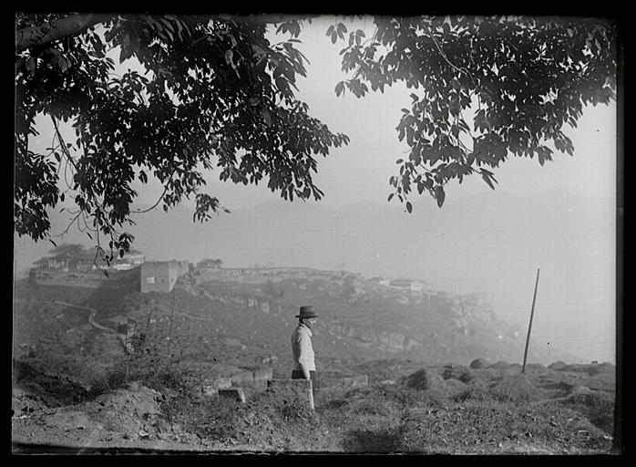 Chongqing. Les tombeaux hors de la porte de la route de Chengdu; Jean Lartigue_0