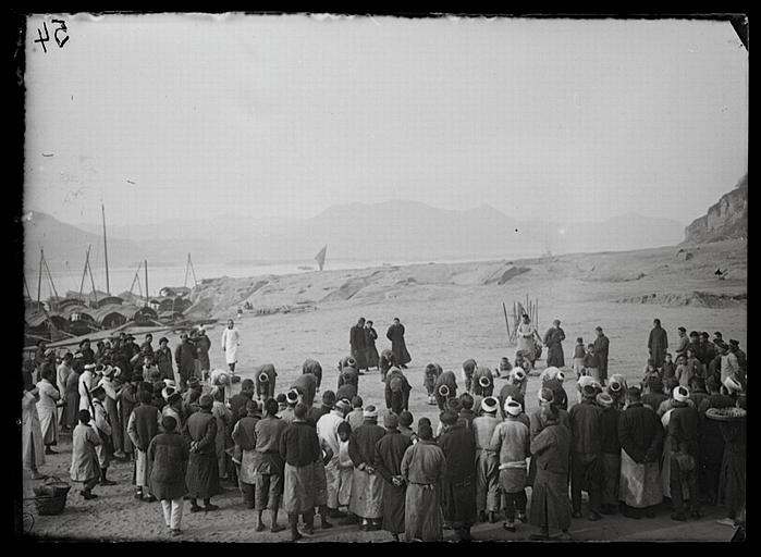 Chongqing. Wangjiaduo, exercices de recrues sur la plage; à l'arrière-plan, le Yangzi_0