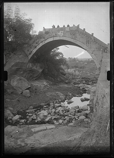 Chongqing. Shibaozhai, le pont derrière le rocher_0