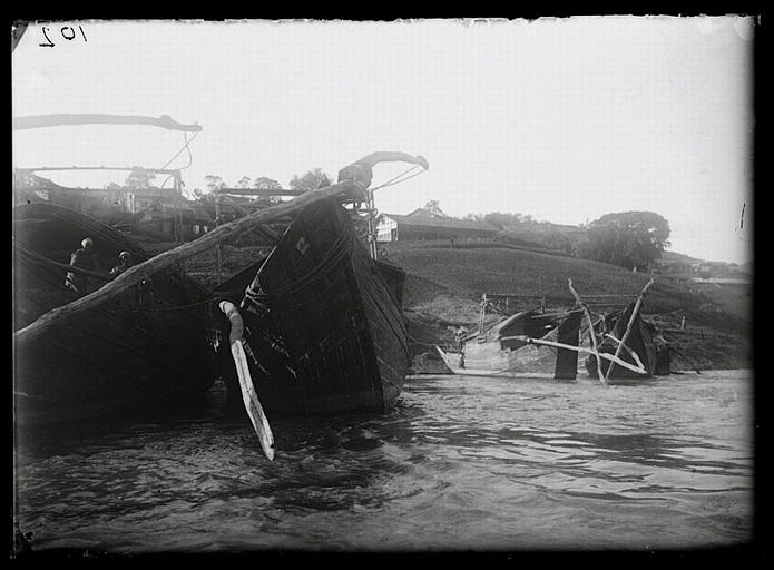 Chongqing. Fujiang, barques au mouillage sur le Yangzi_0