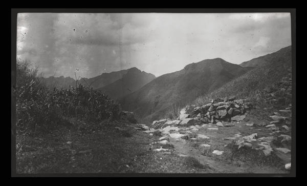 [Sichuan]. Ta-pa chan [Dabashan], route de Han-tchong fou [Hanzhongfu] à Nan-kiang [Nanjiang], frontière du Sseu-tch'ouan [Sichuan]_0