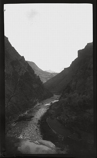 [Sichuan]. Nan kiang [Nanjiang], gorges de San kouan pa [Sanguanba]_0