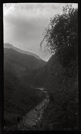 [Sichuan]. Nan kiang [Nanjiang], gorges de San kouan pa [Sanguanba]_0