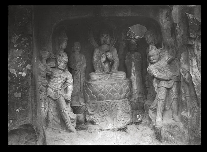 [Sichuan] Sseu-tch'ouan. Kouang-yuan hien [Guangyuanxian], Ts'ien Fo yen [Qianfoyan], T'ai yun sseu [Taiyunsi], niche creusée dans un bloc de la voûte_0