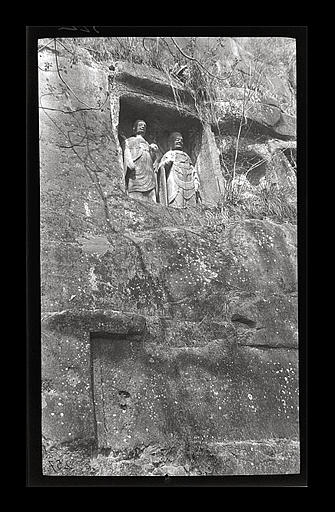 [Sichuan] Sseu-tch'ouan. Pa tcheou [Bazhou], Nan-k'an chan [Nankanshan], grande falaise, côté gauche_0