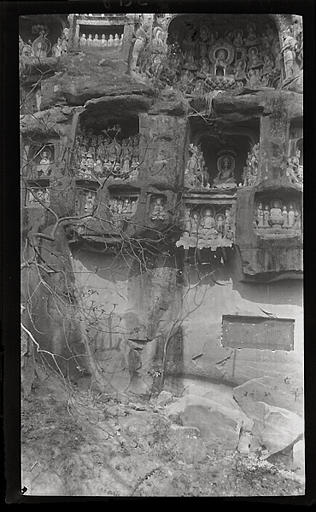 [Sichuan] Sseu-tch'ouan. Pa tcheou [Bazhou], Nan-k'an chan [Nankanshan], grande falaise, centre gauche_0